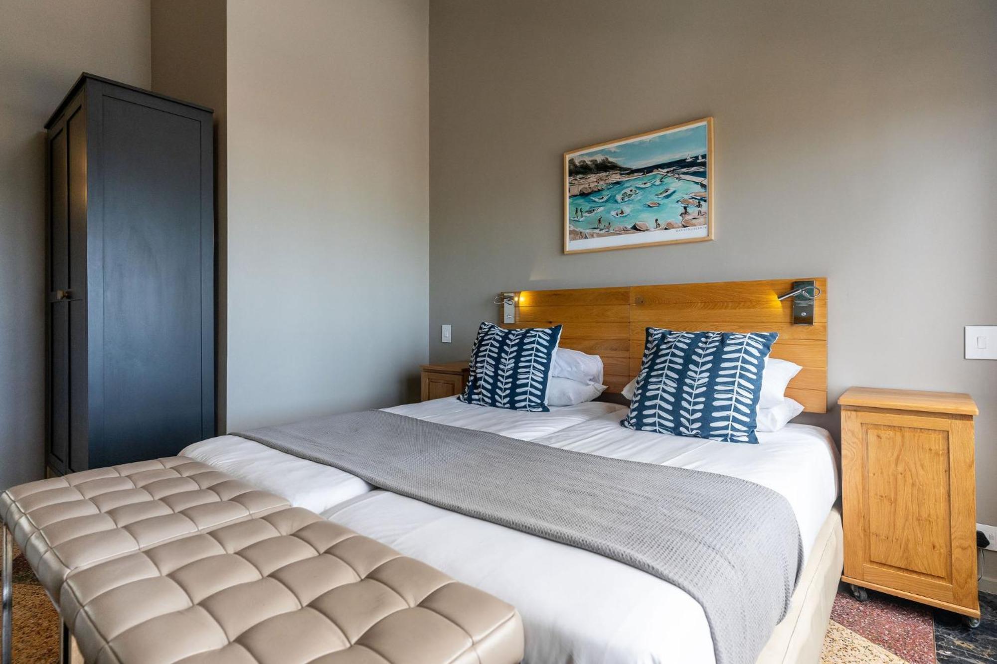 Camps Bay Village - Studios And Apartments 케이프타운 객실 사진