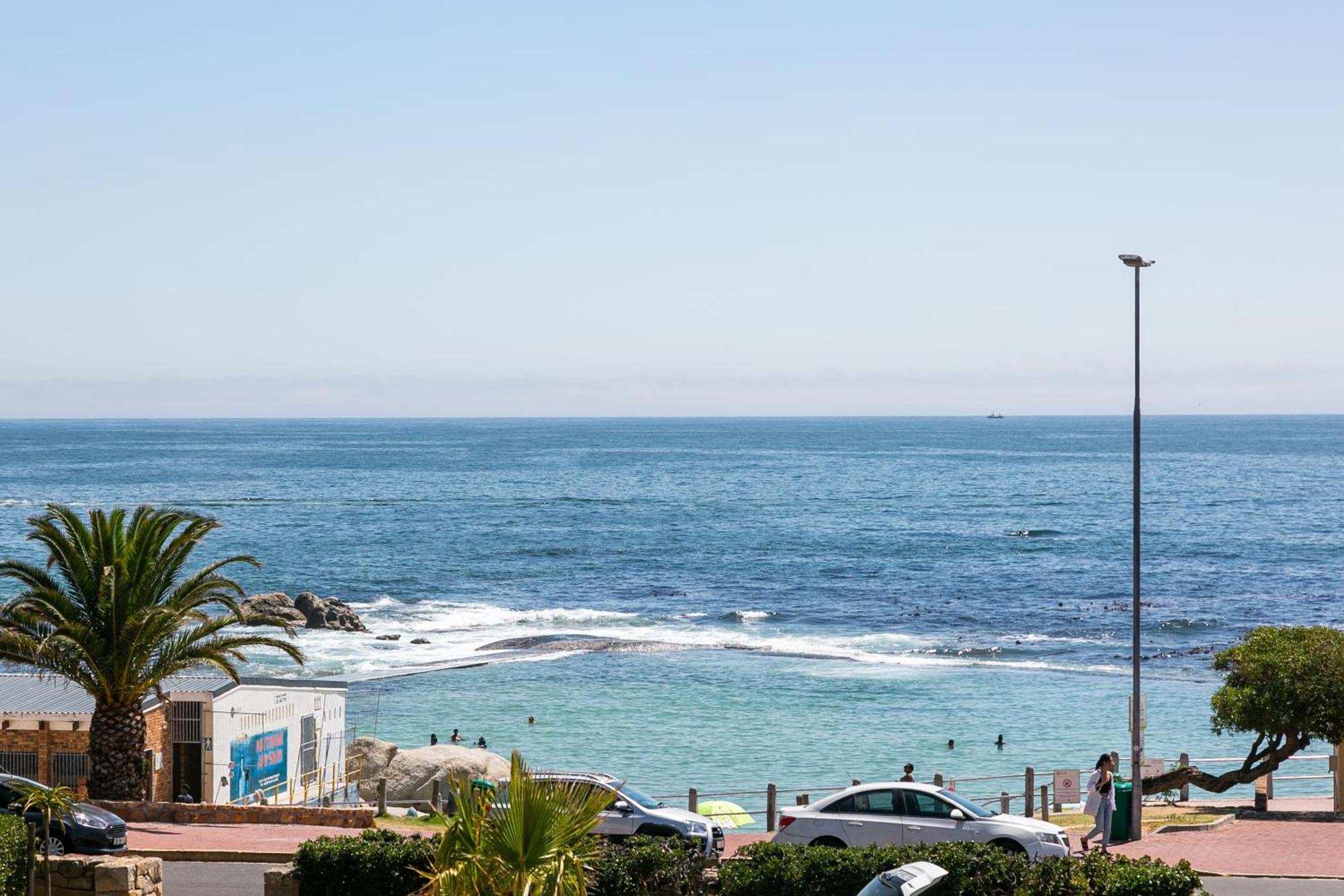 Camps Bay Village - Studios And Apartments 케이프타운 객실 사진
