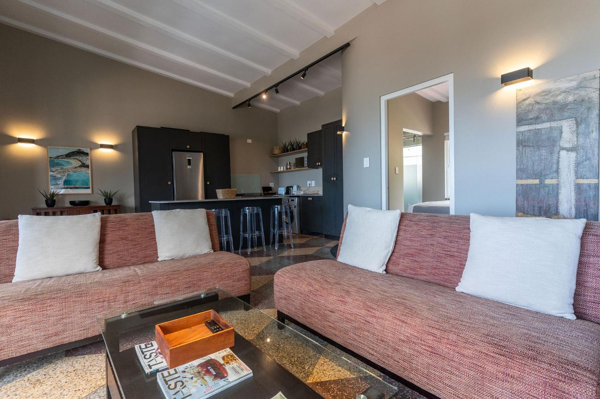 Camps Bay Village - Studios And Apartments 케이프타운 객실 사진