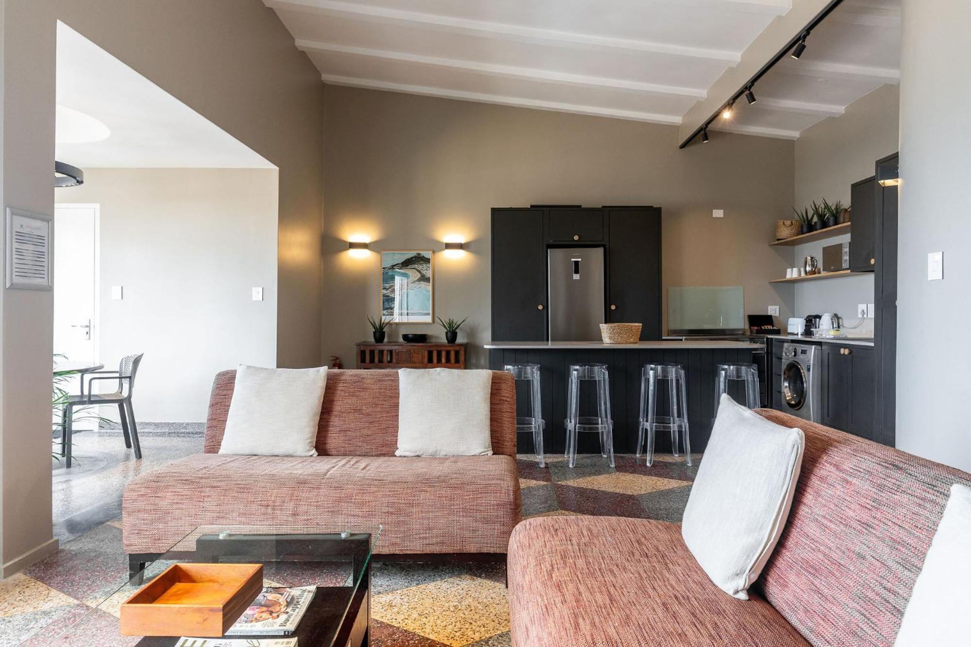 Camps Bay Village - Studios And Apartments 케이프타운 객실 사진