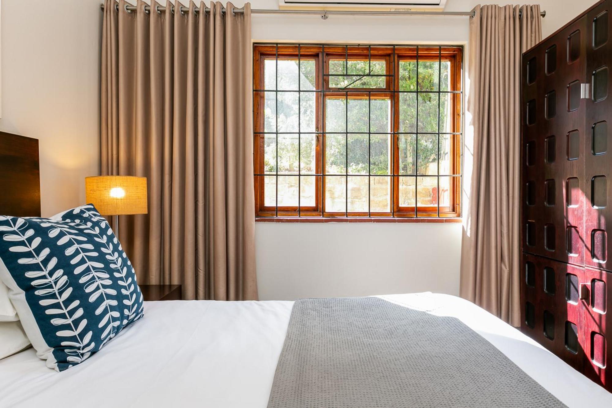 Camps Bay Village - Studios And Apartments 케이프타운 객실 사진