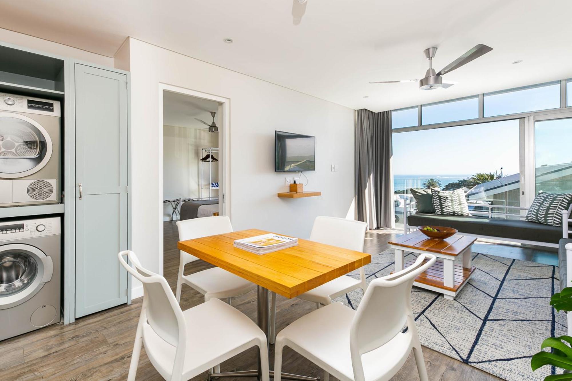 Camps Bay Village - Studios And Apartments 케이프타운 객실 사진