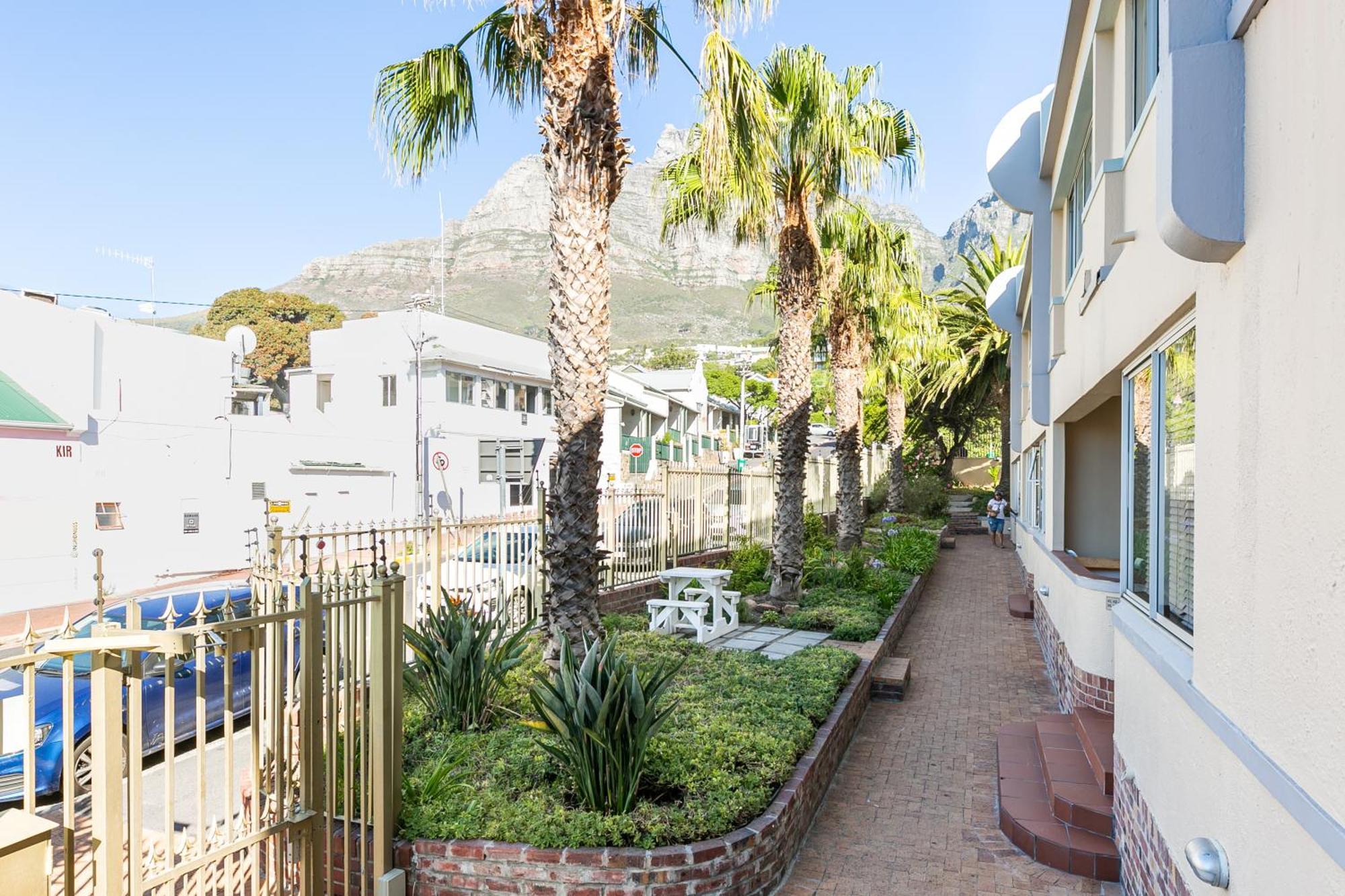 Camps Bay Village - Studios And Apartments 케이프타운 객실 사진