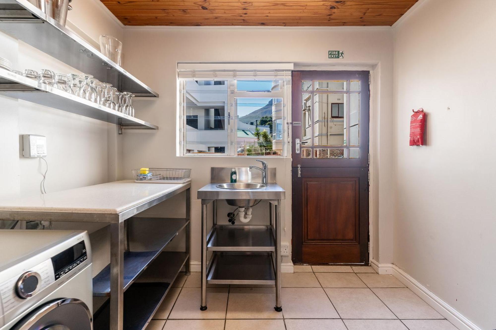 Camps Bay Village - Studios And Apartments 케이프타운 객실 사진