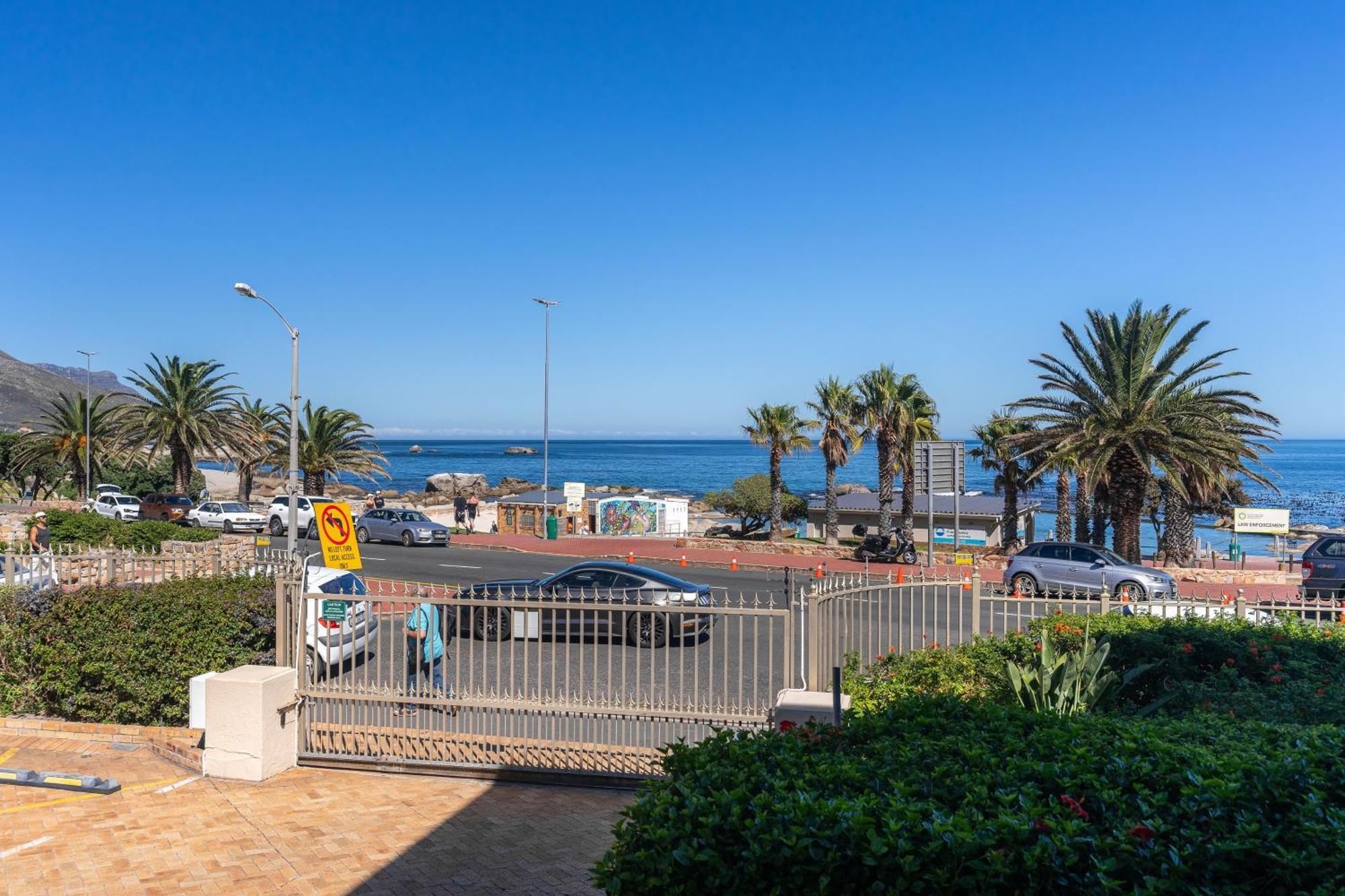 Camps Bay Village - Studios And Apartments 케이프타운 객실 사진
